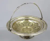 Stolní dekorace kolem 1900, postříbřená mosaz, odřená, cca v. 9,5 cm pr. 24,5 cm