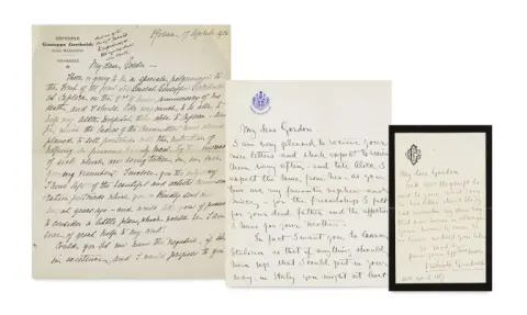 Ricciotti Garibaldi – Collection de 3 lettres autographes signées de Garibaldi Ricciotti ainsi que 2 lettres autographes avec signature de son…
