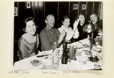 Collection de 5 photographies du Palace Gstaad de Grace Kelly et David Niven entre autres