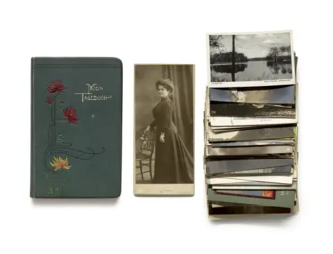 Collection de cartes postales et d'une copie manuscrite du cinquième volume de la Berliner Range de Margarete Michaelson