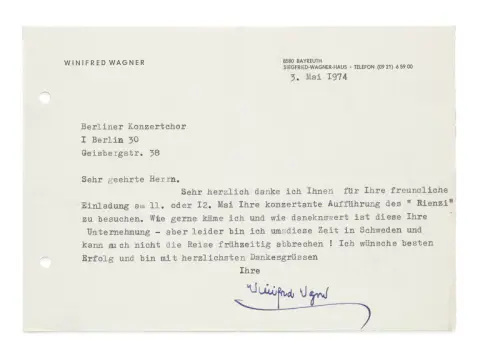 Winifred Wagner – Lettre dactylographiée avec signature autographe de la seule belle-fille de Richard Wagner (1887-1980) au…