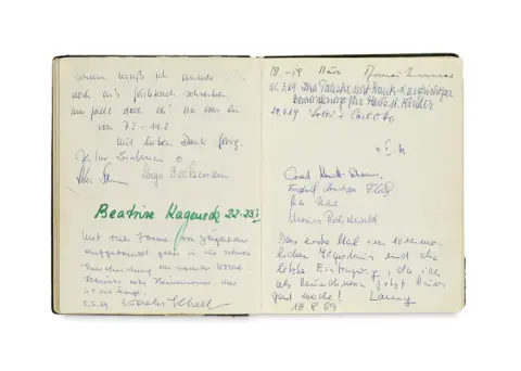 Livre d'or du « Jägerhaus » avec deux inscriptions autographes de Walter Scheel