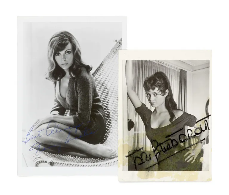 Deux photographies signées de Brigitte Bardot et Nancy Sinatra