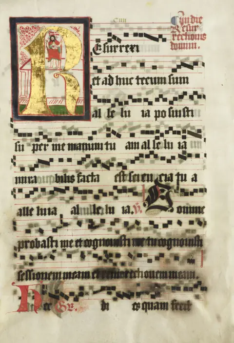 Feuillet d'antiphonaire à l'encre noire avec grande miniature colorée rehaussée d'or, notation carrée et texte rubriqué en rouge