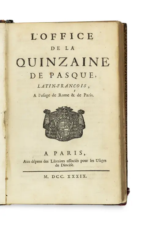 Reliure en cuir lie-de-vin avec riche dorure au dos, encadrement floral doré
