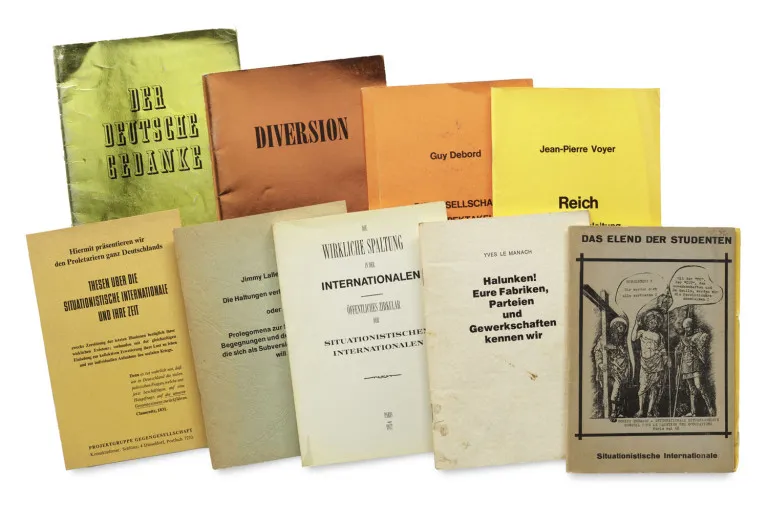 Sbírka 9 většinou vzácných a částečně ilustrovaných publikací