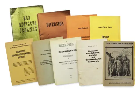 Sbírka 9 většinou vzácných a částečně ilustrovaných publikací