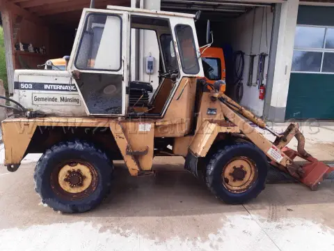 1 фронтальный погрузчик Schaeff 503