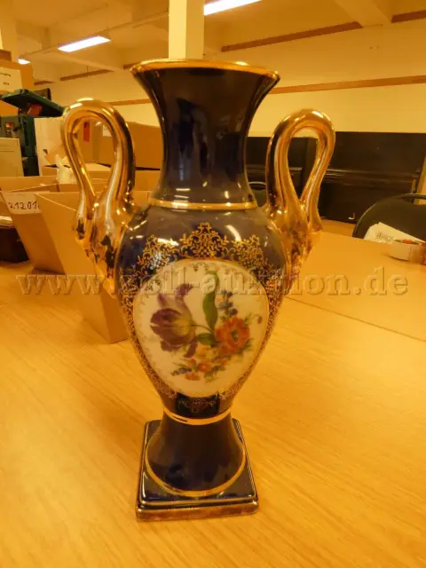 1 vase en porcelaine Kerafina Porzellanfabrik (Royal KPM)