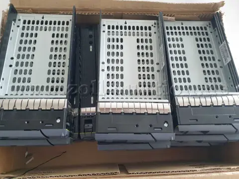 20 NetApp 111 – ramki HDD Caddy 3,5 cala, P/N: 111-00734 + C2