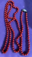 Long collier en corail avec fermoir magnétique, L 100 cm, perles D 0,4 cm