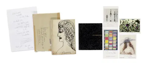 Strawalde (Jürgen Böttcher) – Collection de 2 catalogues d'exposition avec dédicace et dessin, 3 cartes signées
