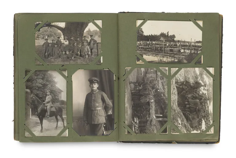 Album avec plus de 200 cartes postales