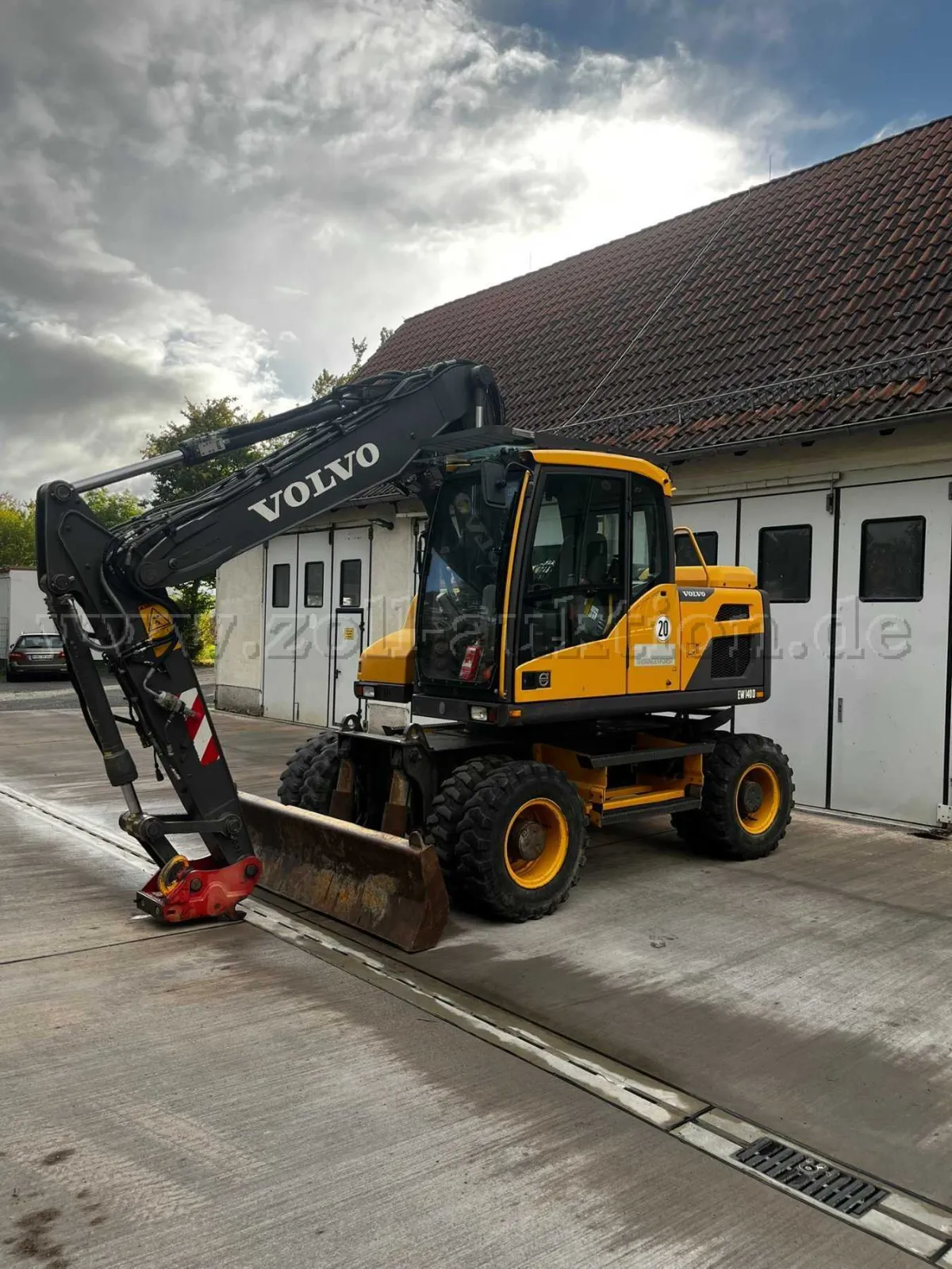 1 bagr Volvo EW140D
