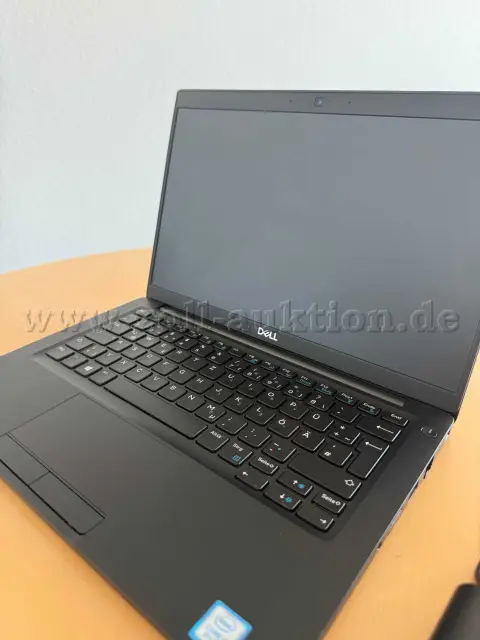 1 notebook Dell Latitude 7390, 13,3 palce (33,8 cm)