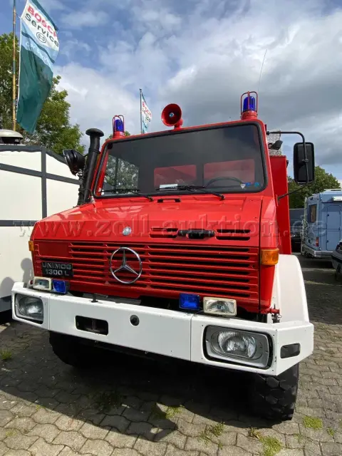 1 cisternová hasičská cisterna TLF 2000 (TLF 8/18) Daimler-Benz Unimog U 1300 L, nástavba Schlingmann