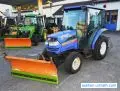 Iseki TG 5390 AHLK tracteur compact 4x4 avec lame de déneigement hydraulique et épandeur de sel autochargeur de 2006