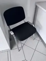 1 стул для посетителей