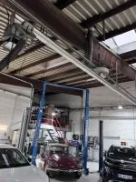 1 exhaust extraction system consisting of 2 fan motors, 2 extraction hoses and 2 slide rails, approx. 10 m long