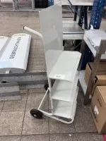 1 présentoir de vente, mobile