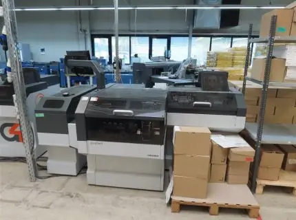 2 envelopteermachines, merk: Quadient, type: DS-1200 G4i, 1x serienummer: YBJ8922 en 1x serienummer: YBJ8923