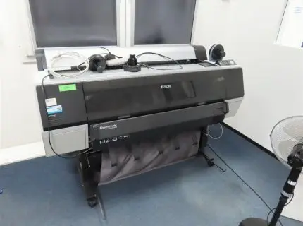 1 grootformaatprinter, merk: Epson, type: SpectroProofer Styles Pro 9890