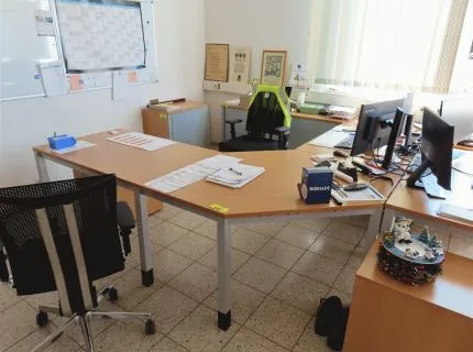 1 corner desk combination, approx. 4.50 linear metres