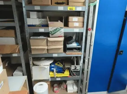 2 металлических сборных стеллажа, ок. 1,10 м x 1,80 м