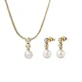 Set of necklace and earrings with pearls.