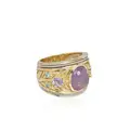 Band ring with floral motif and central chalcedony (approx. 1.8 ct).