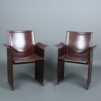 TITO AGNOLI. für Matteo Grassi, Paar Sessel / Armlehnstühle, Modell 'Korium KM1', Sattelleder, Entwurf 1970, Italien.