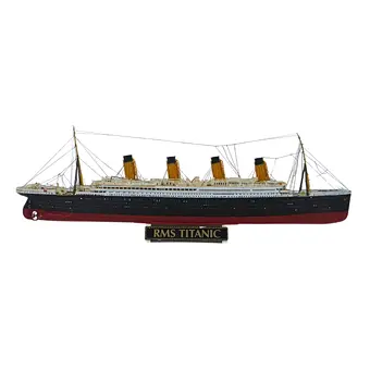 Model R.M.S. Titanic
