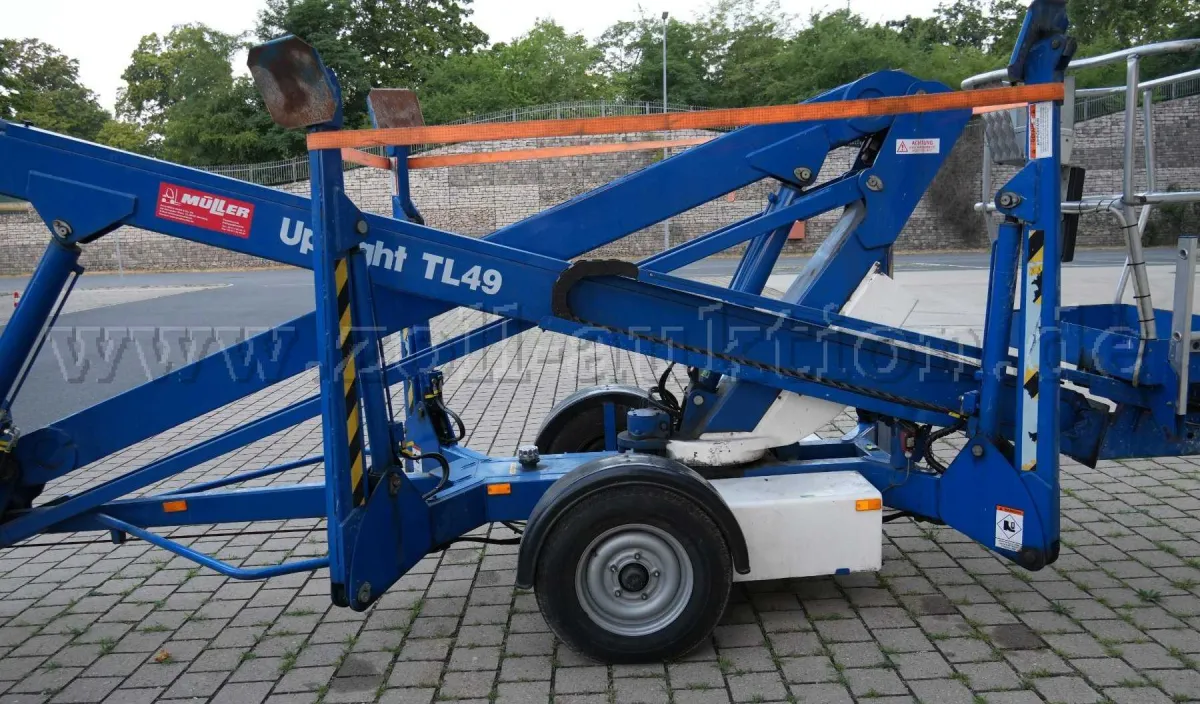 1 Remorque UpRight articulée télescopique plateforme de travail - défectueuse