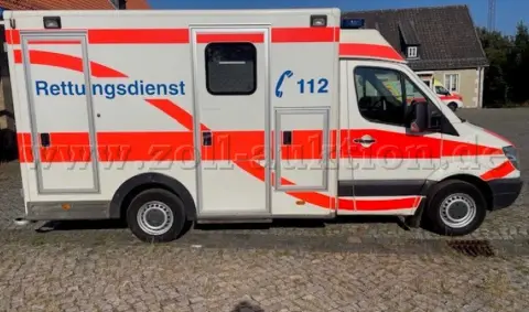 1 ambulance (RTW) Mercedes-Benz Sprinter, première immatriculation 2012, 413 659 km