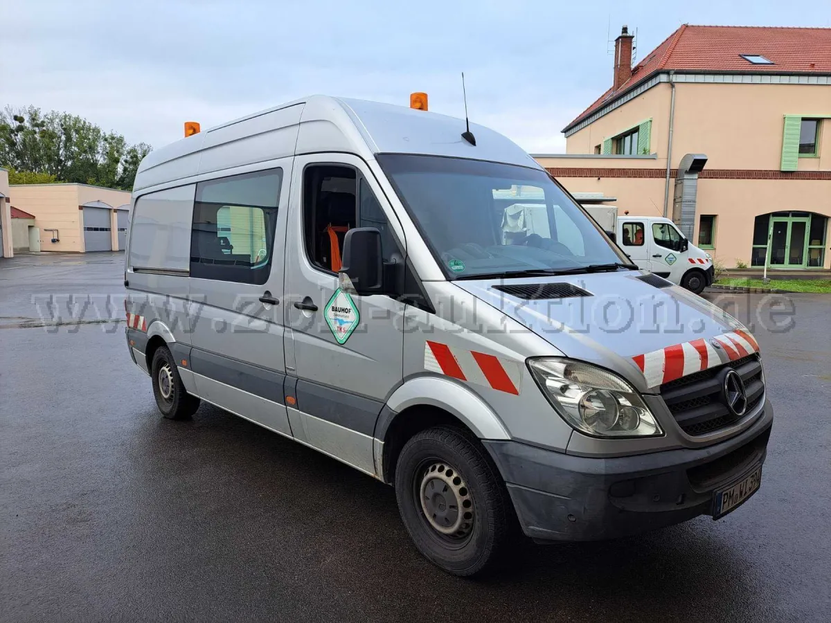 1 Mercedes-Benz Sprinter fourgon toit surélevé atelier