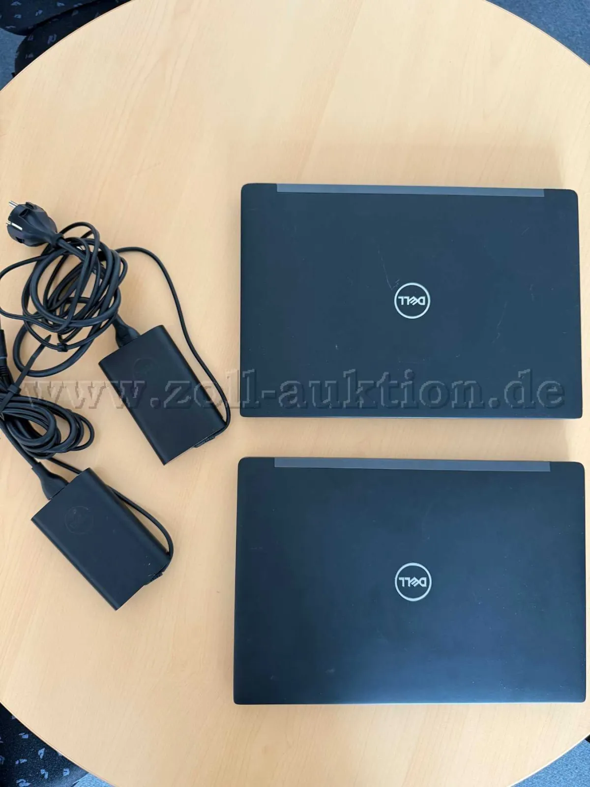 2 laptops van Dell, model Dell Latitude 7390, 13,3 inch (33,8 cm)