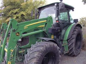 Сельскохозяйственный трактор John Deere 5820