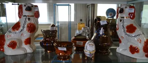 6 pieces of English ceramics