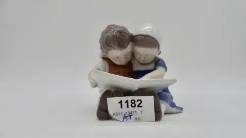 1 figurka "czytające dzieci" B u. G.