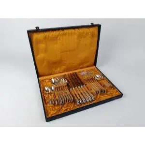 Ménagère 100 pièces dans un coffret