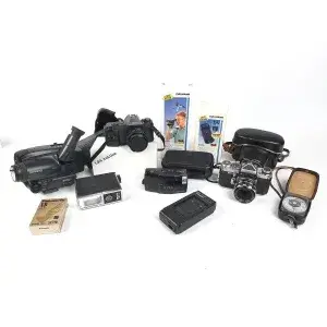 Lot d'appareils photo et accessoires
