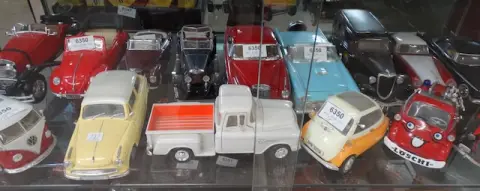 1 partia modeli samochodów