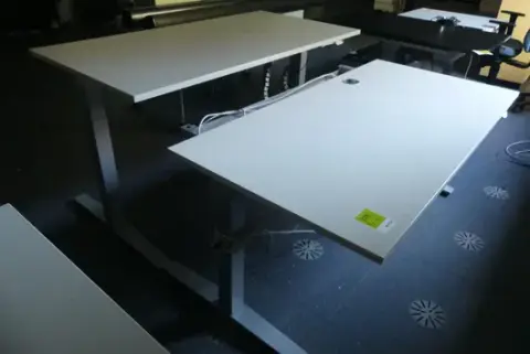 2 bureaux à hauteur réglable électrique
