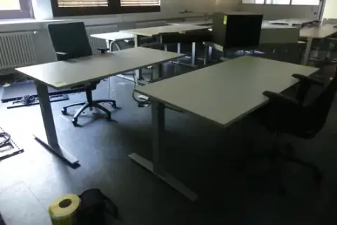 2 bureaux à hauteur réglable électrique + 2 chaises de bureau