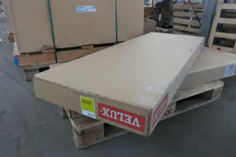 VELUX - Zestaw obróbki okna dachowego z ramą izolacyjną i fartuchem, rozmiar SK06