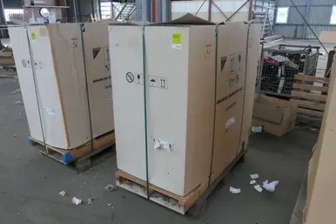 DAIKIN - Jednostka zewnętrzna pompy ciepła, czynnik chłodniczy R32, 400 V, 188 kg, na palecie