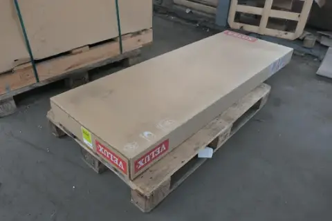 VELUX - Zestaw ramy montażowej do okna dachowego z ramą izolacyjną i fartuchem, rozmiar SK06 (114 x 118 cm)