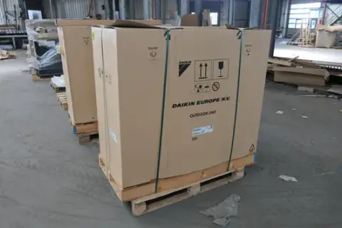 DAIKIN - Unité extérieure de pompe à chaleur, réfrigérant R32, 400 V, 188 kg, sur palette