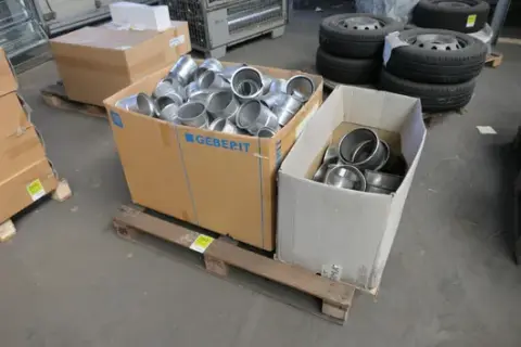 Pallet with contents, including ventilation moulded parts such as reducers and connectors, galvanised, in 2 boxes