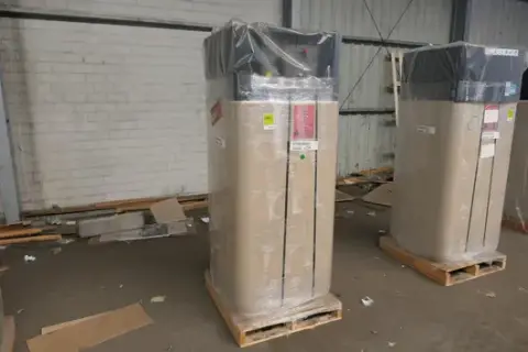 DAIKIN - heat pump indoor unit, on pallet